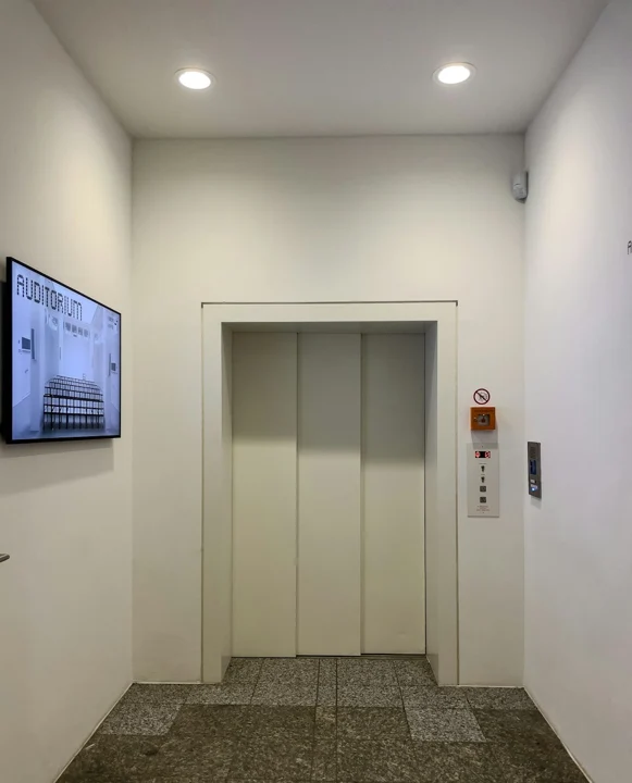 看屋02-電梯門與呼叫面板